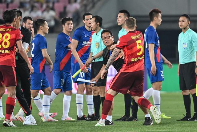 爱尔兰前锋帕罗特以2000万欧元转会皇家贝蒂斯，合同为期五年